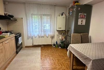 Apartament cu 3 camere decomandat, mobilat în Inel II