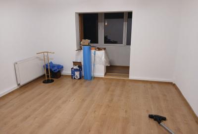 Apartament cu 3 camere decomandat în Astra - 8