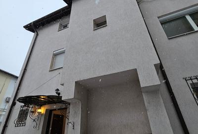 Viluta la 2 min de Parc Herastrau - Ambasada China in complex de 7 vile cu paza. - 2
