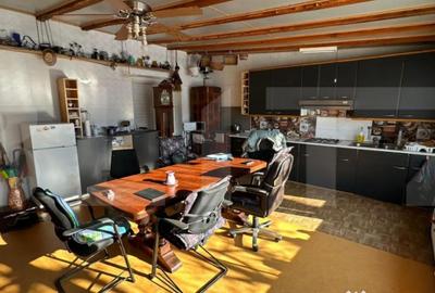 Casă cu 7 camere cu Teren 572 Mp în Intim - 9