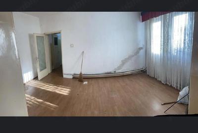 Apartament cu 2 camere semidecomandat în Eroii Revoluției