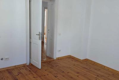 Apartament cu 3 camere semidecomandat în Trivale - 1