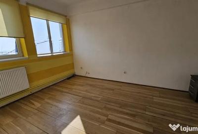 Spațiu comercial, de 100 mp, în Central - 3