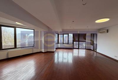 Apartament cu 3 camere în Vitan