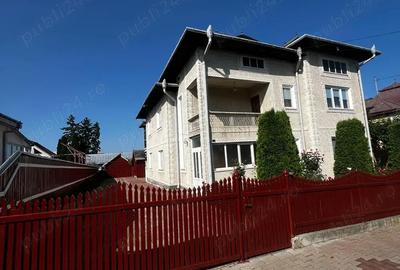 Casă cu 6 camere cu Teren 932 Mp în Fălticeni - 1
