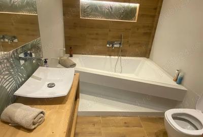 Apartament spatios de vanzare 3 camere Palazu Mare - 2