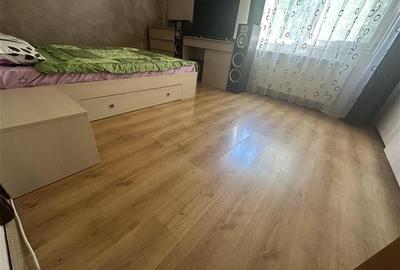Mobilat și utilat cu 2 balcoane, modificat ?n 3 camere, aproape de Pia&#539