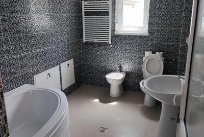 Casă cu 6 camere cu Teren 1100 Mp în Central