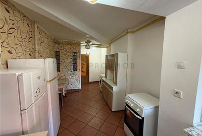 Apartament cu 3 camere decomandat, mobilat în Micro 3 - 7