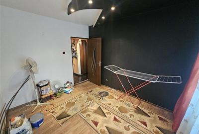 Apartament cu 3 camere decomandat, mobilat în Micro IV - 17