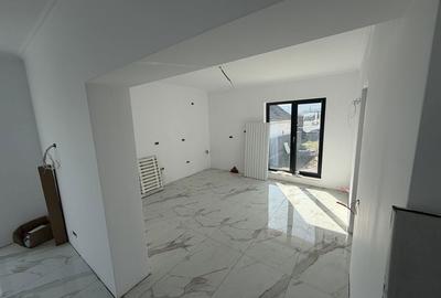 Casă cu 4 camere în Central - 2