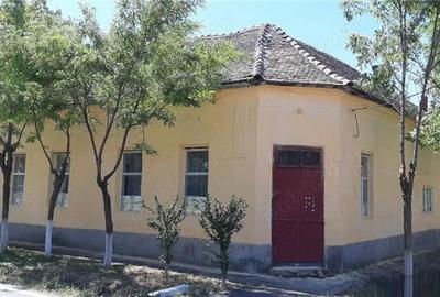 Casă cu 6 camere cu Teren 1400 Mp în Checea - 3