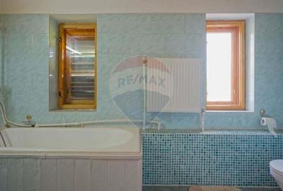 Casă cu 7 camere cu Teren 1288 Mp în Fundata - 14