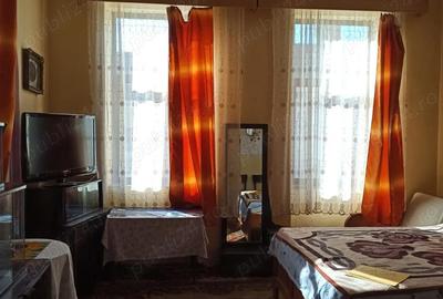 Casă cu 3 camere cu Teren 230 Mp în Central - 1