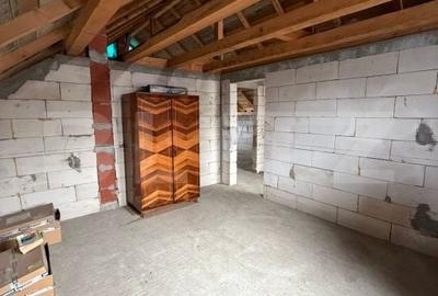 Casă cu 4 camere în Central - 2