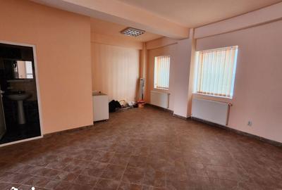 Casă cu 4 camere cu Teren 176 Mp în Central - 15