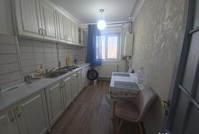 Apartament cu 2 camere decomandat în CET - 12