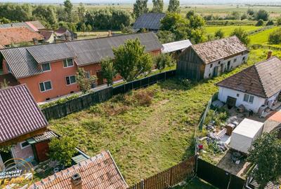 FILM! 2.000 mp teren intravilan, cu utilitati, apreciabil a - 4