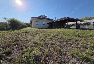 Casă cu 4 camere cu Teren 2000 Mp în Agighiol - 2