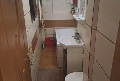 Apartament cu 3 camere, etaj 1/4, zona Alexandru Cel Bun - 6