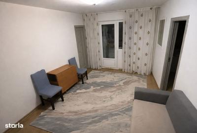 Apartament cu 3 camere semidecomandat în Tătărași