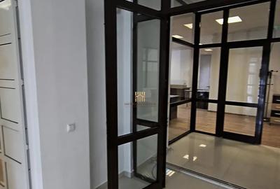 Spațiu comercial, de 180 mp, în Central - 14