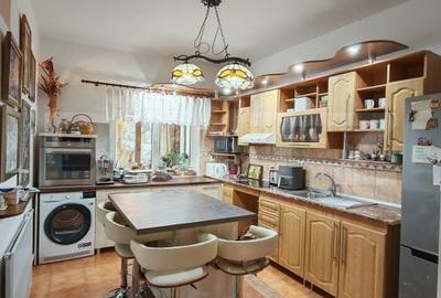 Casă cu 7 camere cu Teren 608 Mp în Central - 19