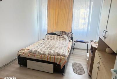 Apartament cu 2 camere semidecomandat în Micro 9 - 18