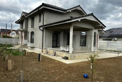 Casă cu 5 camere cu Teren 570 Mp în Nufărul - 11