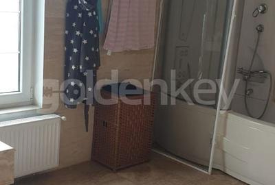 Casă cu 8 camere cu Teren 200 Mp în Central - 16