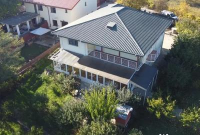Casă cu 6 camere cu Teren 2000 Mp în Bucium - 2
