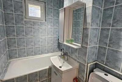 Apartament cu 2 camere semidecomandat, mobilat în Tei