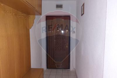 Apartament cu 3 camere de vanzare - 2