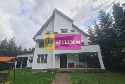 Complex turistic de vanzare  - Zona Poiana Tapului