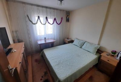 Apartament cu doua camere decomandat, etajul 7/10, zona Alexandru cel Bun - 1