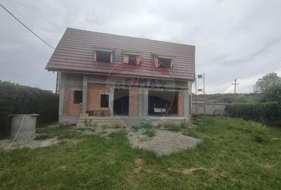 Casa / Vila de vanzare - 2