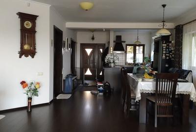 BRASADAS vinde vila 5 cam 190mp teren 10 ari str. Dara. - 2