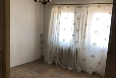 Apartament cu 2 camere decomandat în Km 5 - 5