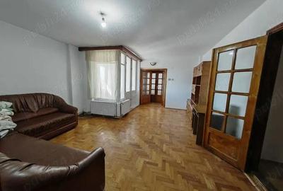 Apartament cu 3 camere decomandat în Traian - 1