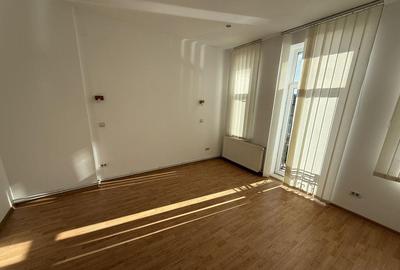 Apartament cu 6 camere decomandat, mobilat în Central