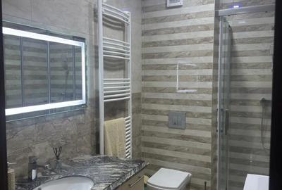 Apartament cu 3 camere decomandat în Tractorul - 8