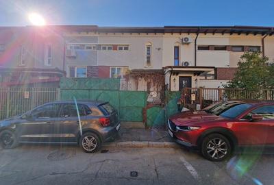 Casă individuală cu 4 camere cu Canalizare în Vatra Luminoasă