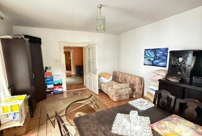 Casa centrala de vanzare- zona Cristian - 1