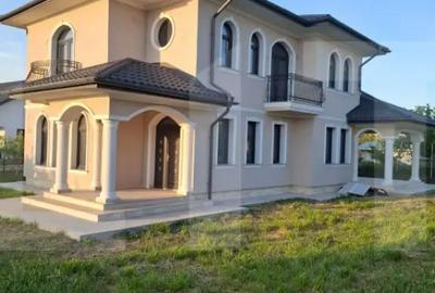 Casă cu 5 camere cu Teren 1040 Mp în Central