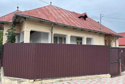 Casă cu 3 camere cu Teren 500 Mp în Central - 1