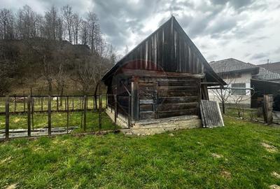 Casă cu 3 camere cu Teren 3440 Mp în Central - 3