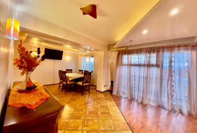 Apartament cu 4 camere decomandat în Micro 3 - 2