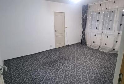 Inchiriez apartament 2 camere zona centrala micro 2, etaj 1 - 3