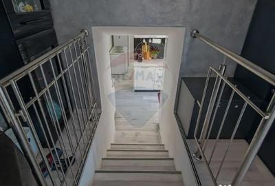 Casă cu 6 camere cu Garaj în Vulcan - 1