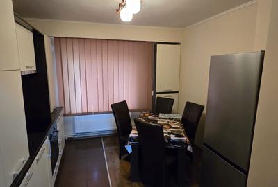 Apartament cu 3 camere decomandat în Aradului